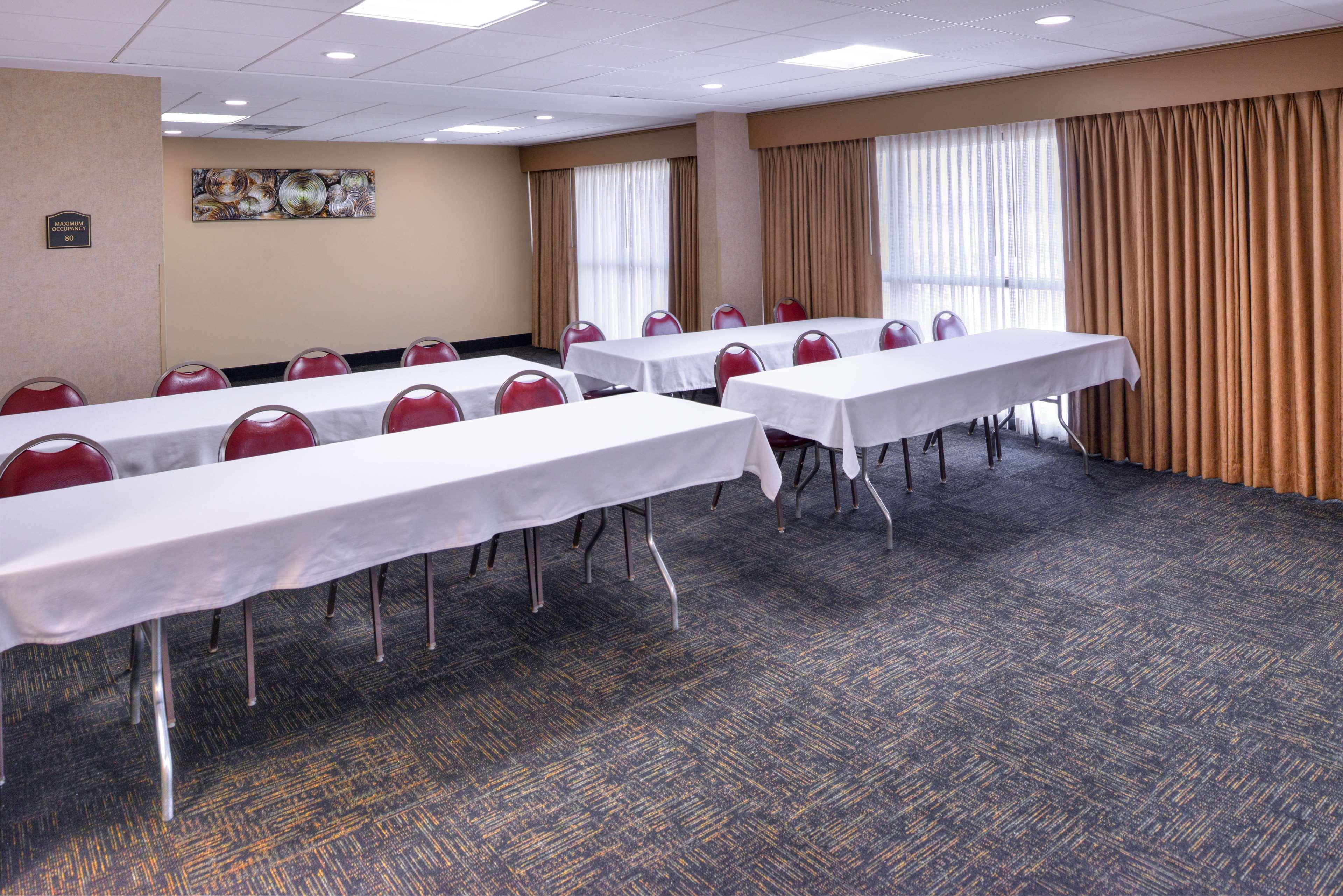 Best Western Plus Midwest Inn Omaha Bagian luar foto