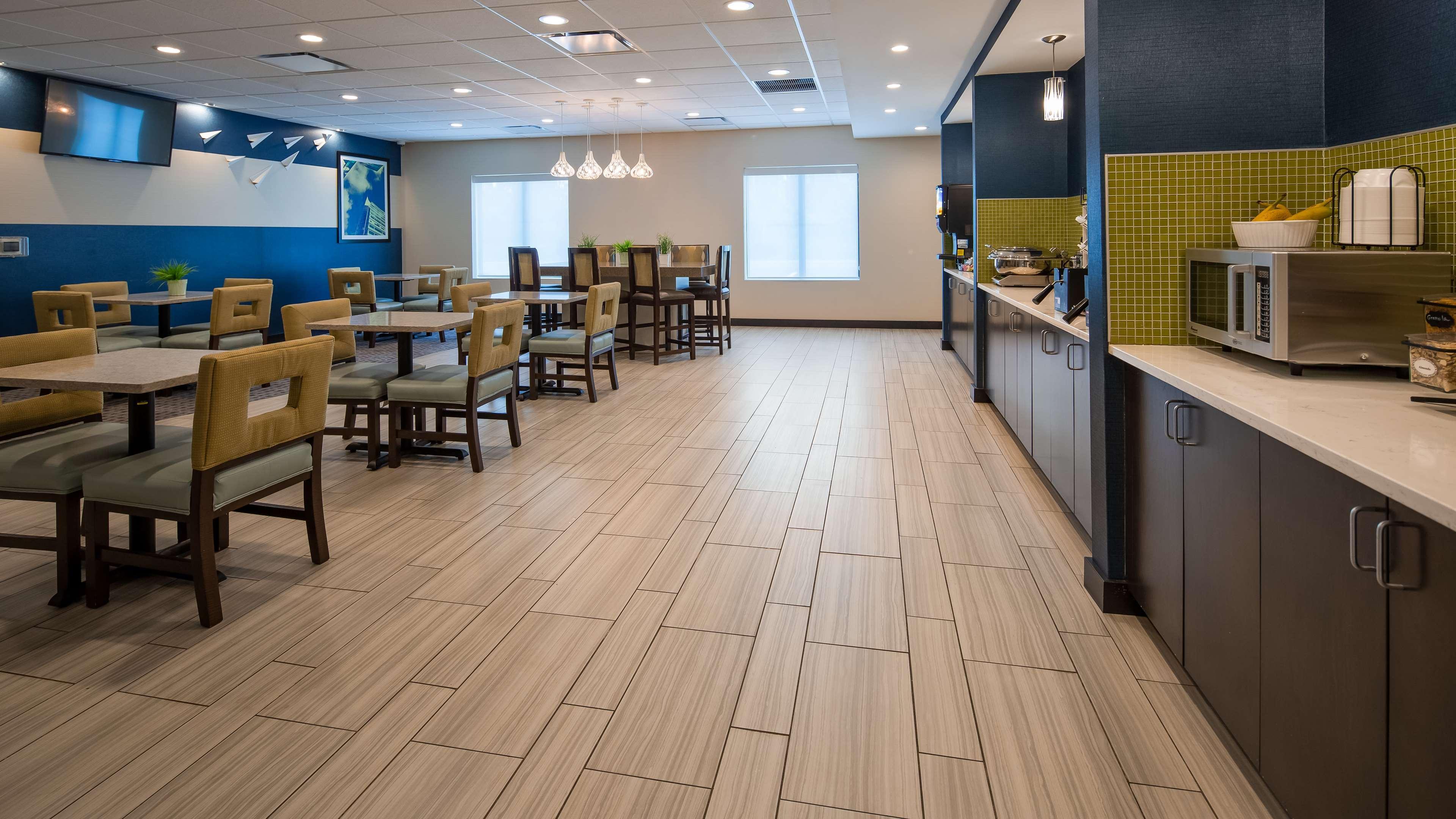 Best Western Plus Midwest Inn Omaha Bagian luar foto