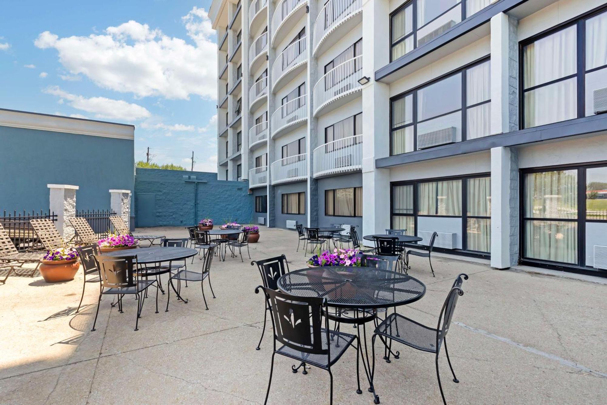 Best Western Plus Midwest Inn Omaha Bagian luar foto